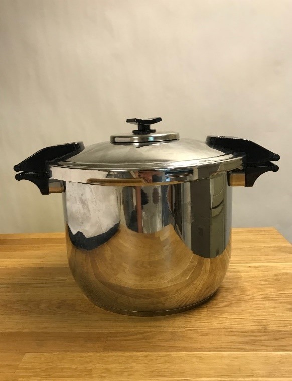 The Nutrex Cooker™ with cover