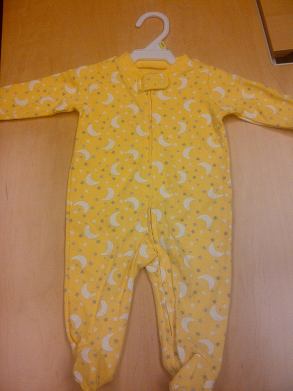 One-piece footed infant clothing with a zipper