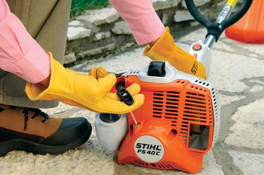 STIHL gas-powered edgers, trimmer/brushcutters, pole pruners and KombiMotors