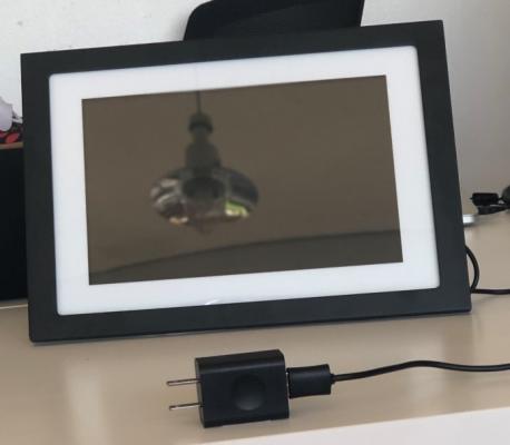 Skylight Digital Photo Frame with Series I Adapter