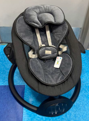 Infant swing in black