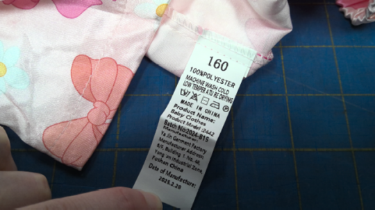 Sewn-in side seam label Sewn-in side seam label