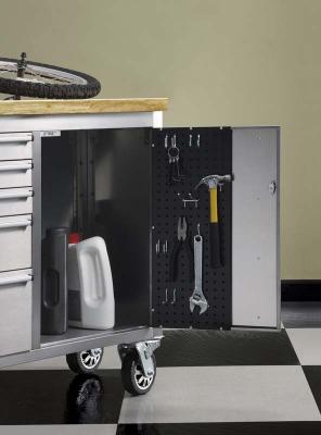 Whalen tool chest with open door