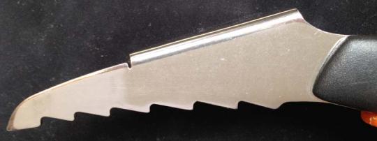 Recalled ski poles have a notch on the top of the pick.