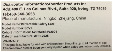 Label affixed to the retractable safety gate fabric