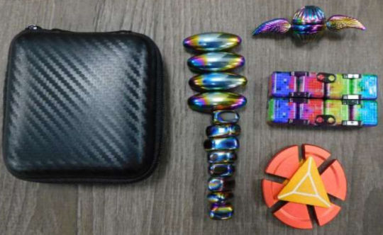 Recalled Anzmtosn Magnet Fidget Spinner Set