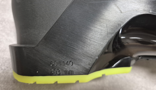 The article code is marked in the heel area on the inner side of the left boot (Example 601140 shown).