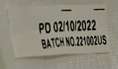 El número de lote (221002US) y la fecha de fabricación están en la parte posterior de esa etiqueta