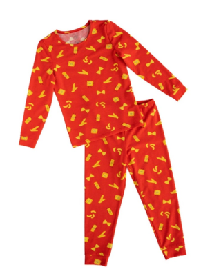 召回的红色面料两件式睡衣，搭配各种黄色意大利面形状