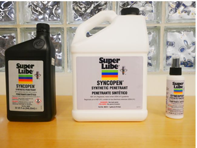Etiquetas en el anverso de los envases del penetrante sintético Syncopen Super Lube retirado del mercado