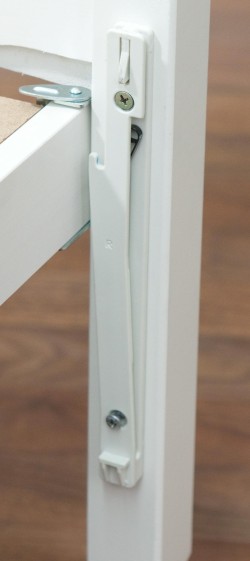 Picture of recalled Delta drop-side crib hardware