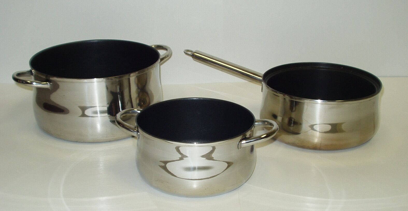 picture of recalled pans