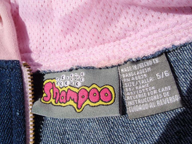 Picture of Labeling on Recalled Shampoo Jacket